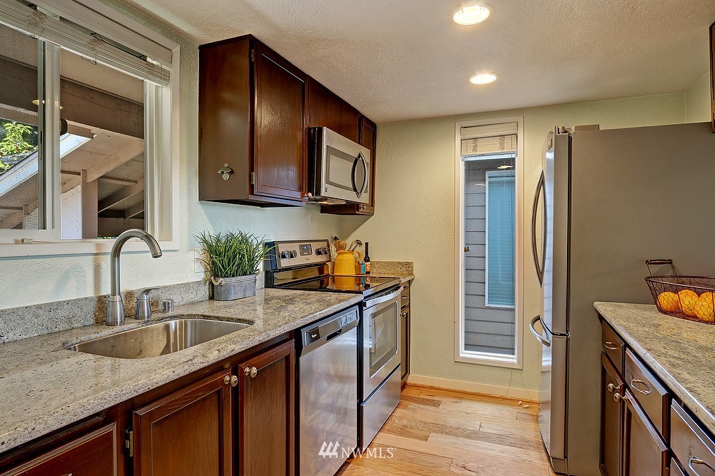 7581 Old Redmond Road, Unit 6 Redmond, WA 98052 - Photo 8 of 17 Gallery Image 8