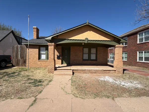 $1,300 | 2220 16th Street, Unit FRONT, Lubbock, TX 79401