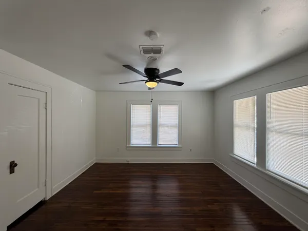 $1,300 | 2220 16th Street, Unit FRONT, Lubbock, TX 79401