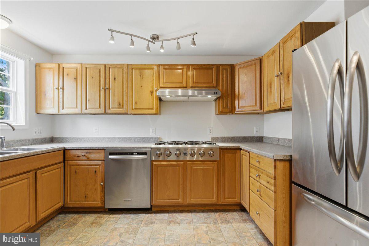 46564 Yorktown Road Lexington Park, MD 20653 - Photo 17 of 43 Spacious Kitchen