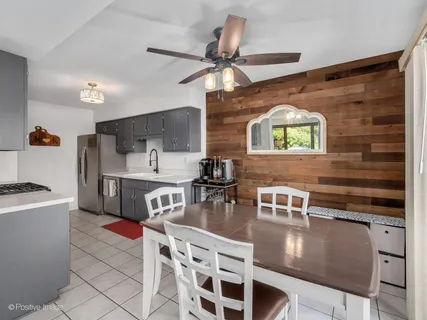 $250,000 | 1042 Schoolgate Road, New Lenox, IL 60451