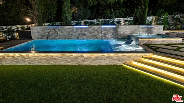 $1,949,000 | 4615 Orange Knoll Avenue, La Canada Flintridge, CA 91011