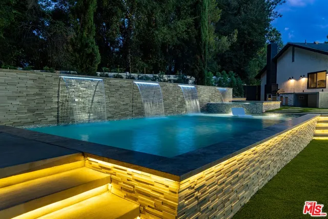 $1,949,000 | 4615 Orange Knoll Avenue, La Canada Flintridge, CA 91011