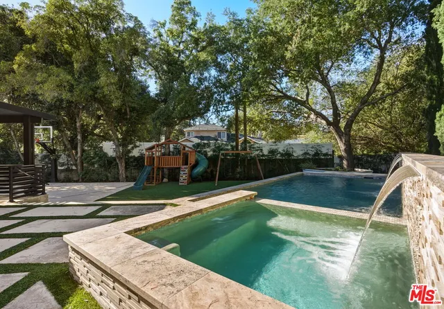 $1,949,000 | 4615 Orange Knoll Avenue, La Canada Flintridge, CA 91011