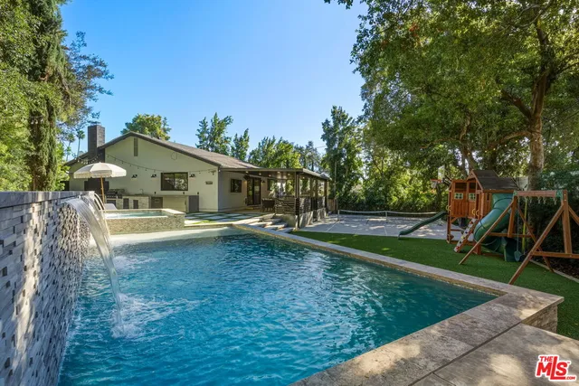 $1,949,000 | 4615 Orange Knoll Avenue, La Canada Flintridge, CA 91011
