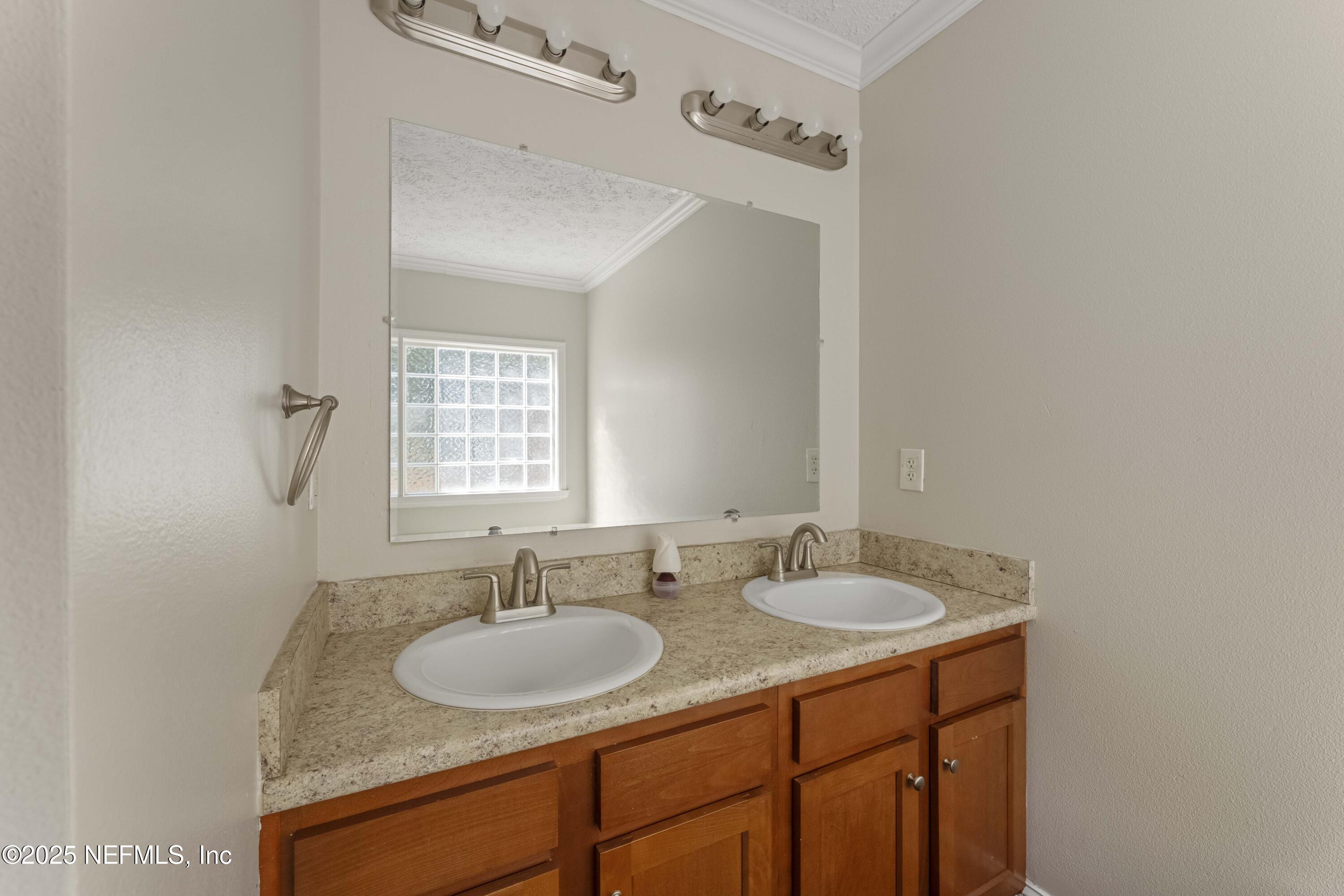 103 Chapin Street St. Augustine, FL 32084 - Photo 14 of 25 12 - Master En-Suite