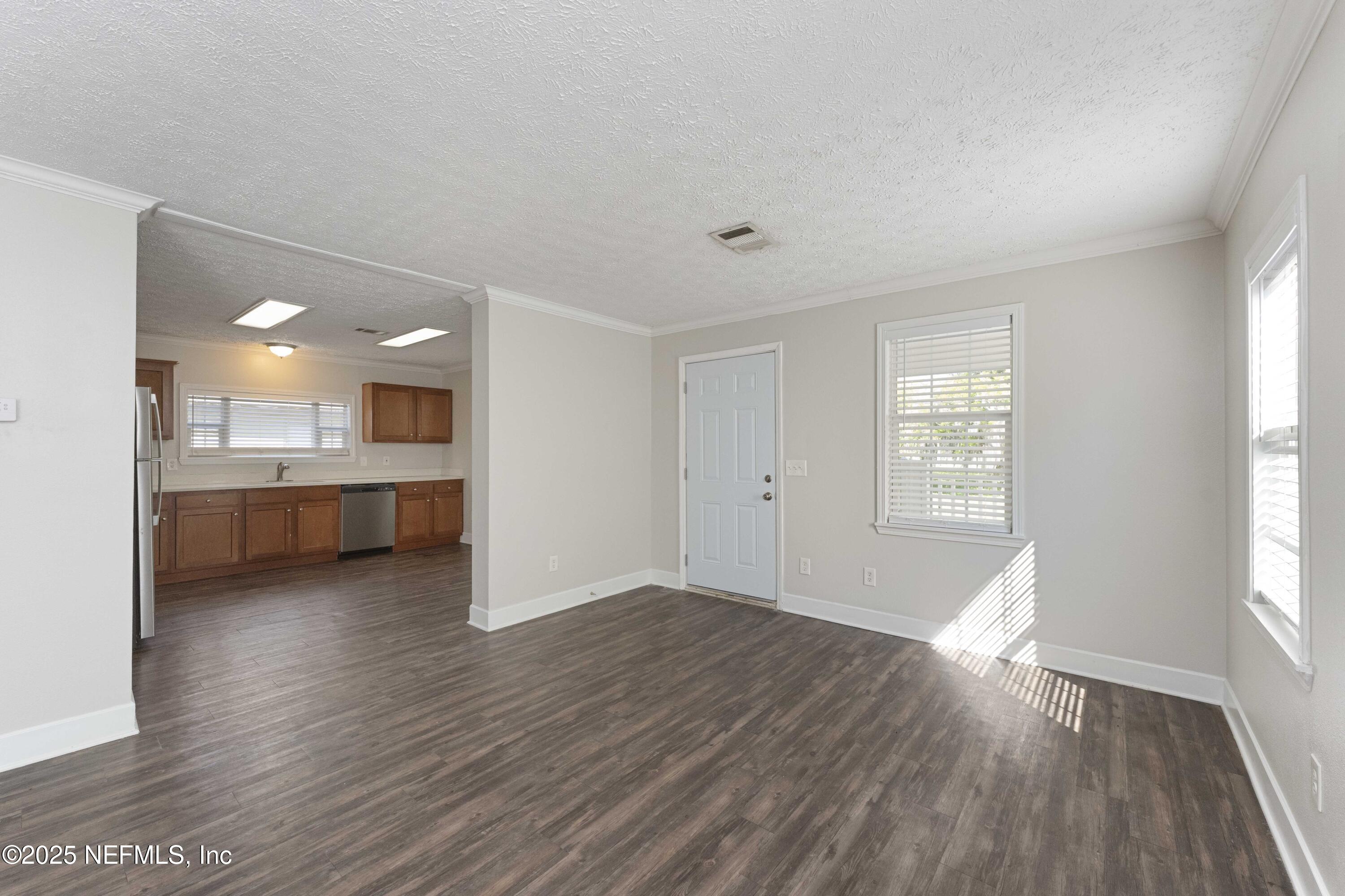 103 Chapin Street St. Augustine, FL 32084 - Photo 4 of 25 5 - Living Space