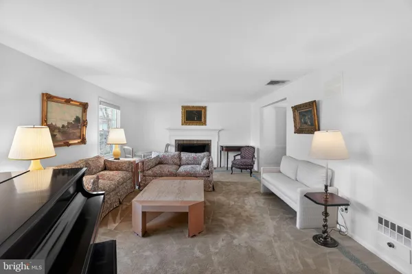 $740,000 | 211 Fairfield Drive, Wallingford, PA 19086