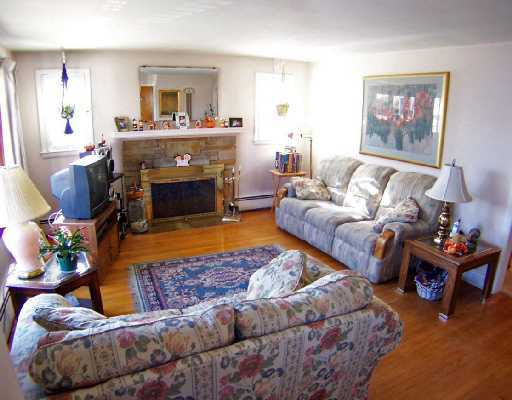 211 Wingate Avenue Warwick, RI 02888 - Photo 2 of 8 Living Room.