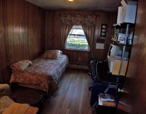 211 Wingate Avenue Warwick, RI 02888 - Photo 6 of 8 Bedroom.