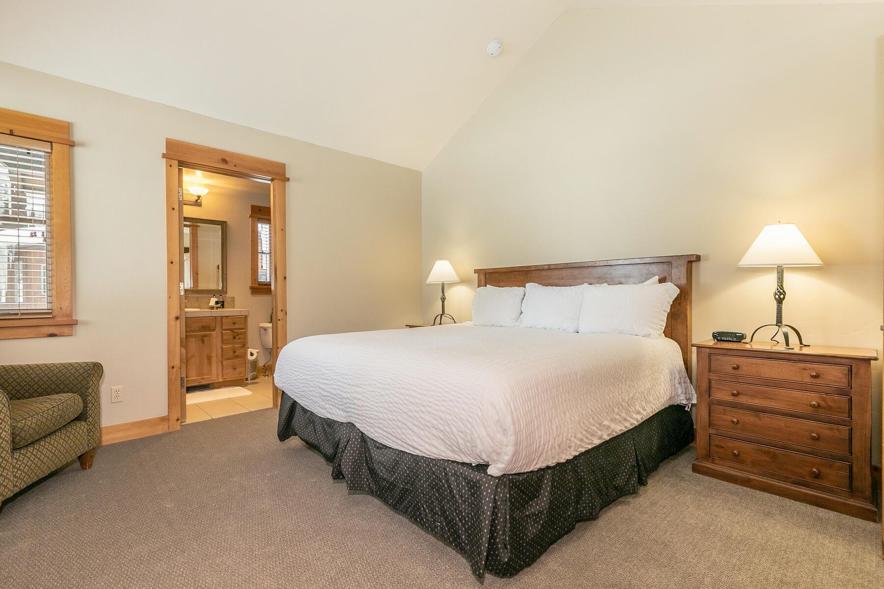 12220 Lookout Loop, Unit F2132 Truckee, CA 96161 - Photo 11 of 20 a bedroom with a bed and lamp
