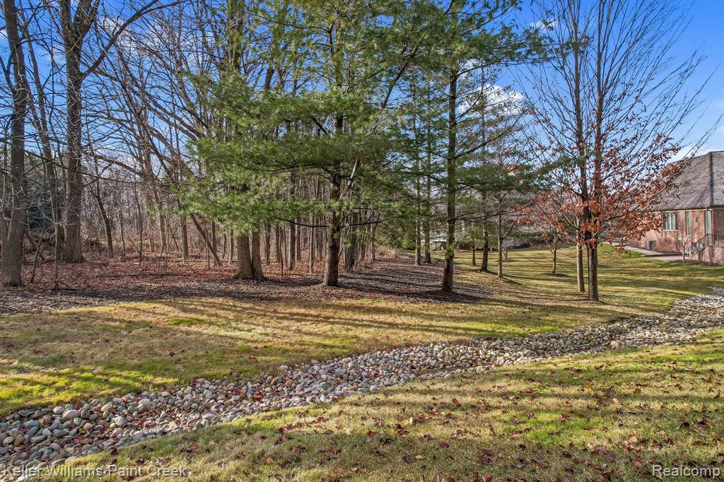 2595 Summerlin Court Rochester, MI 48306 - Photo 3 of 45 Gallery Image 3