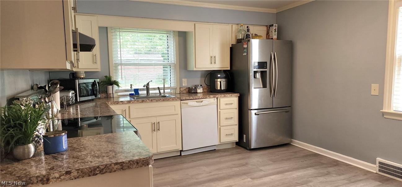 931 Beverly Road Cleveland Heights, OH 44121 - Photo 8 of 34 Gallery Image 8