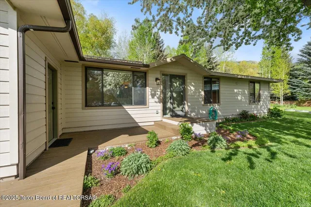 $1,925,000 | 1160 West Brangus Drive, Jackson, WY 83001