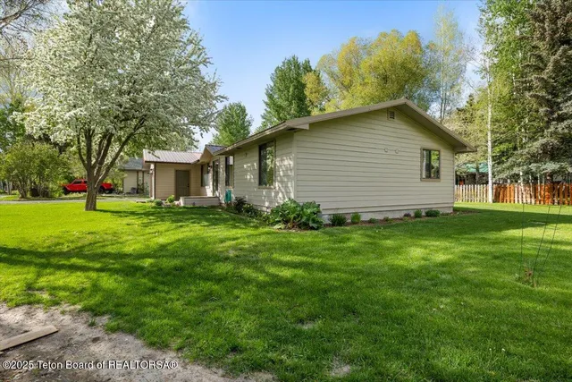 $1,895,000 | 1160 West Brangus Drive, Jackson, WY 83001