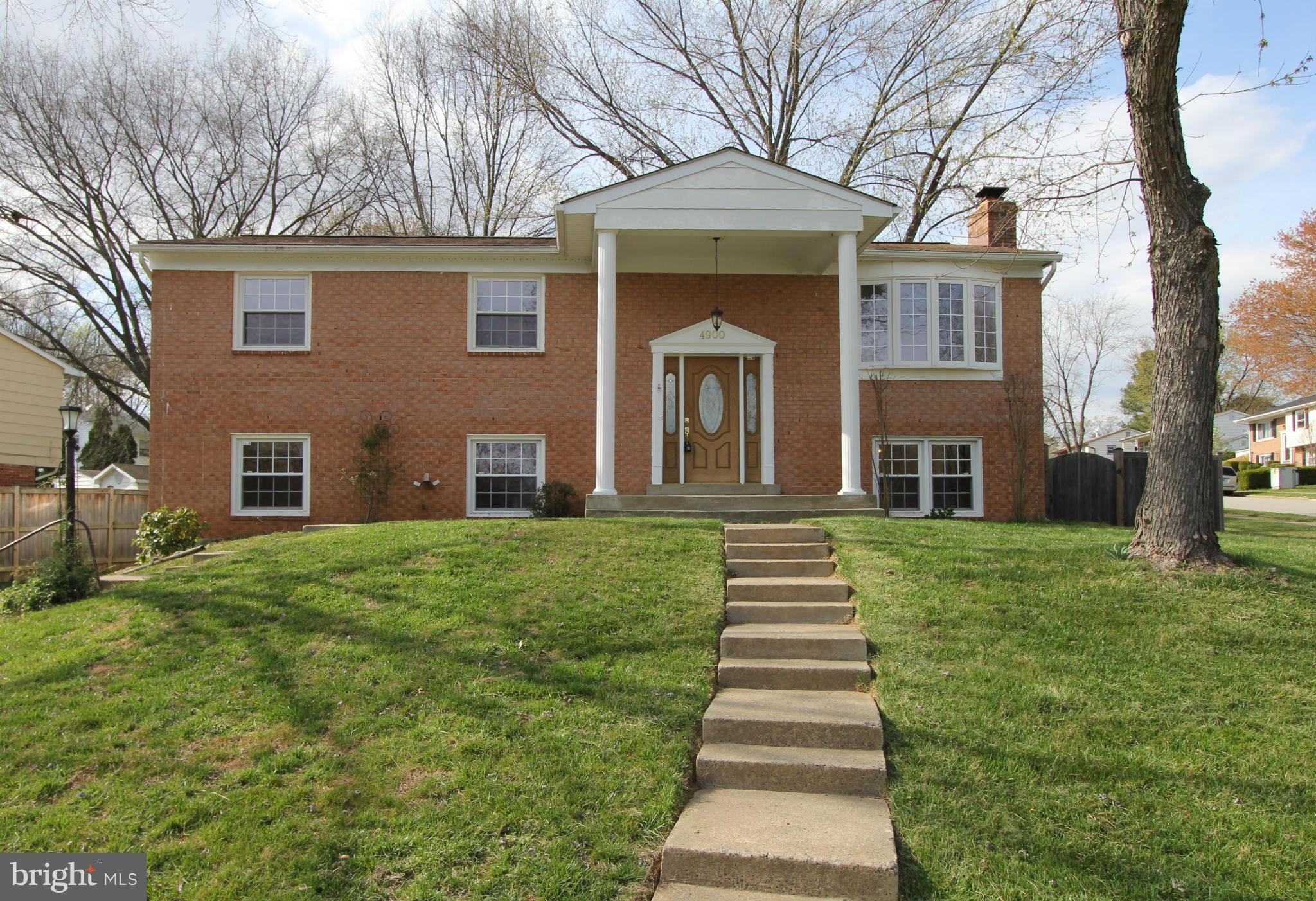 4900 Kaye Road Woodbridge, VA 22193 - Photo 1 of 30 Stately renovated split foyer