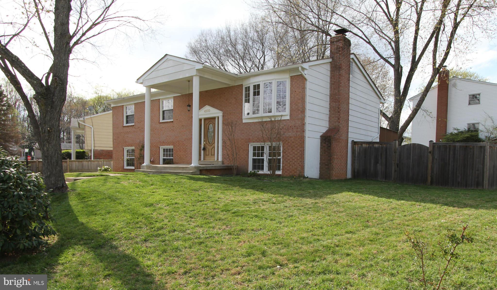4900 Kaye Road Woodbridge, VA 22193 - Photo 2 of 30 Split foyer on large corner lot