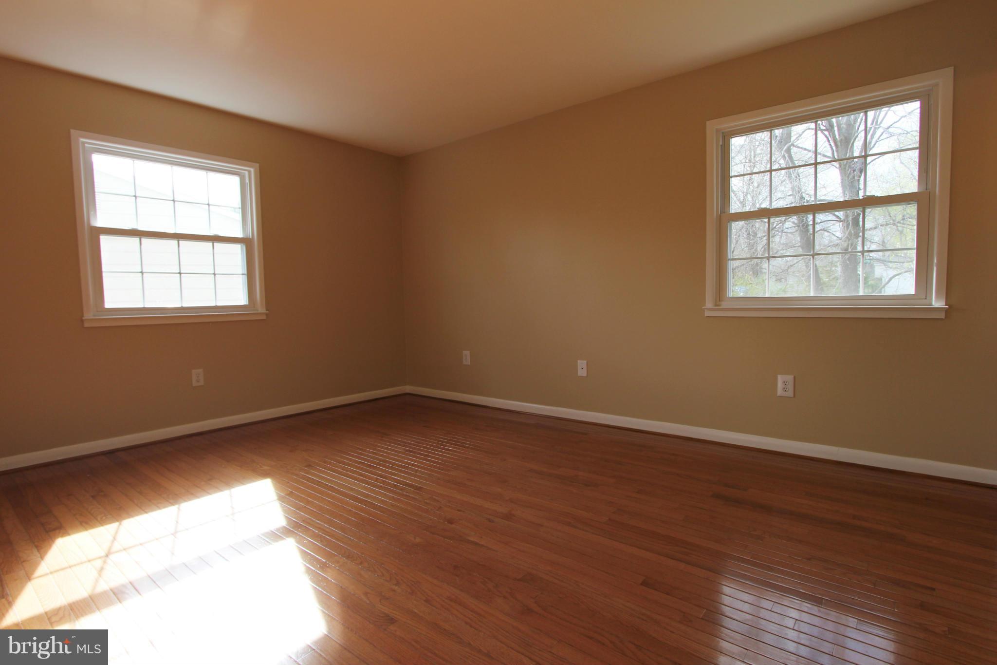 4900 Kaye Road Woodbridge, VA 22193 - Photo 10 of 30 Master bedroom w/ hardwoods