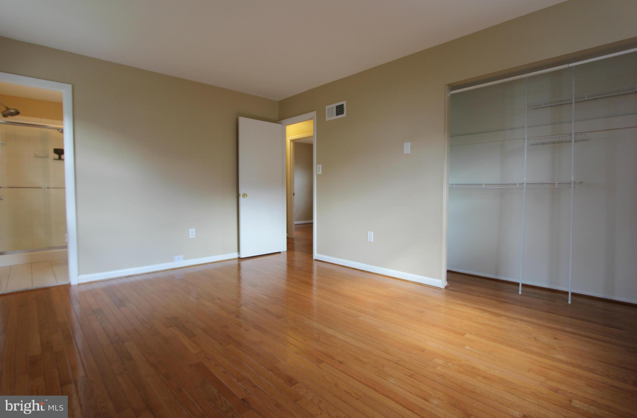 4900 Kaye Road Woodbridge, VA 22193 - Photo 12 of 30 Master bedroom suite w/ master bathroom
