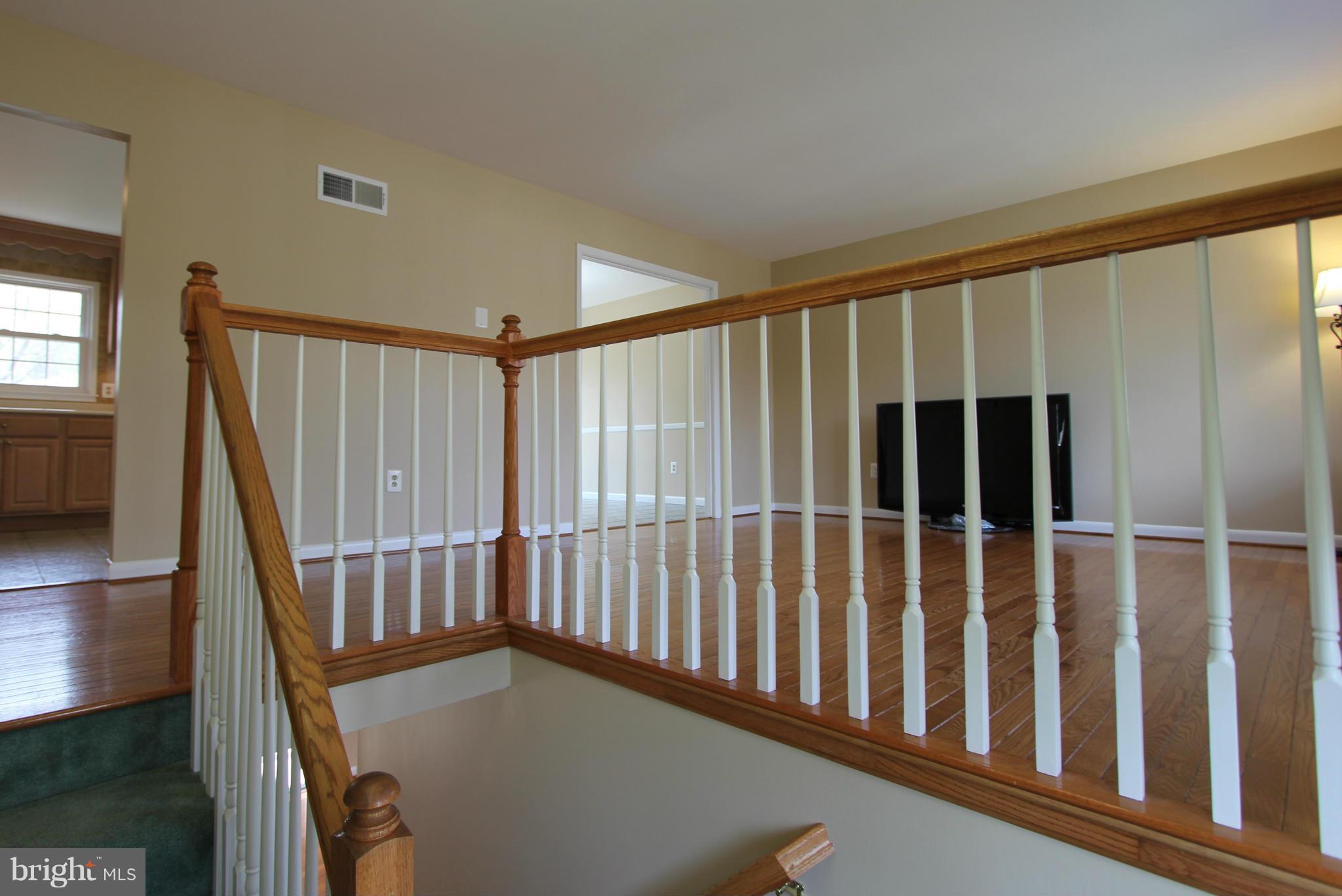 4900 Kaye Road Woodbridge, VA 22193 - Photo 3 of 30 Foyer w/ ceramic tile