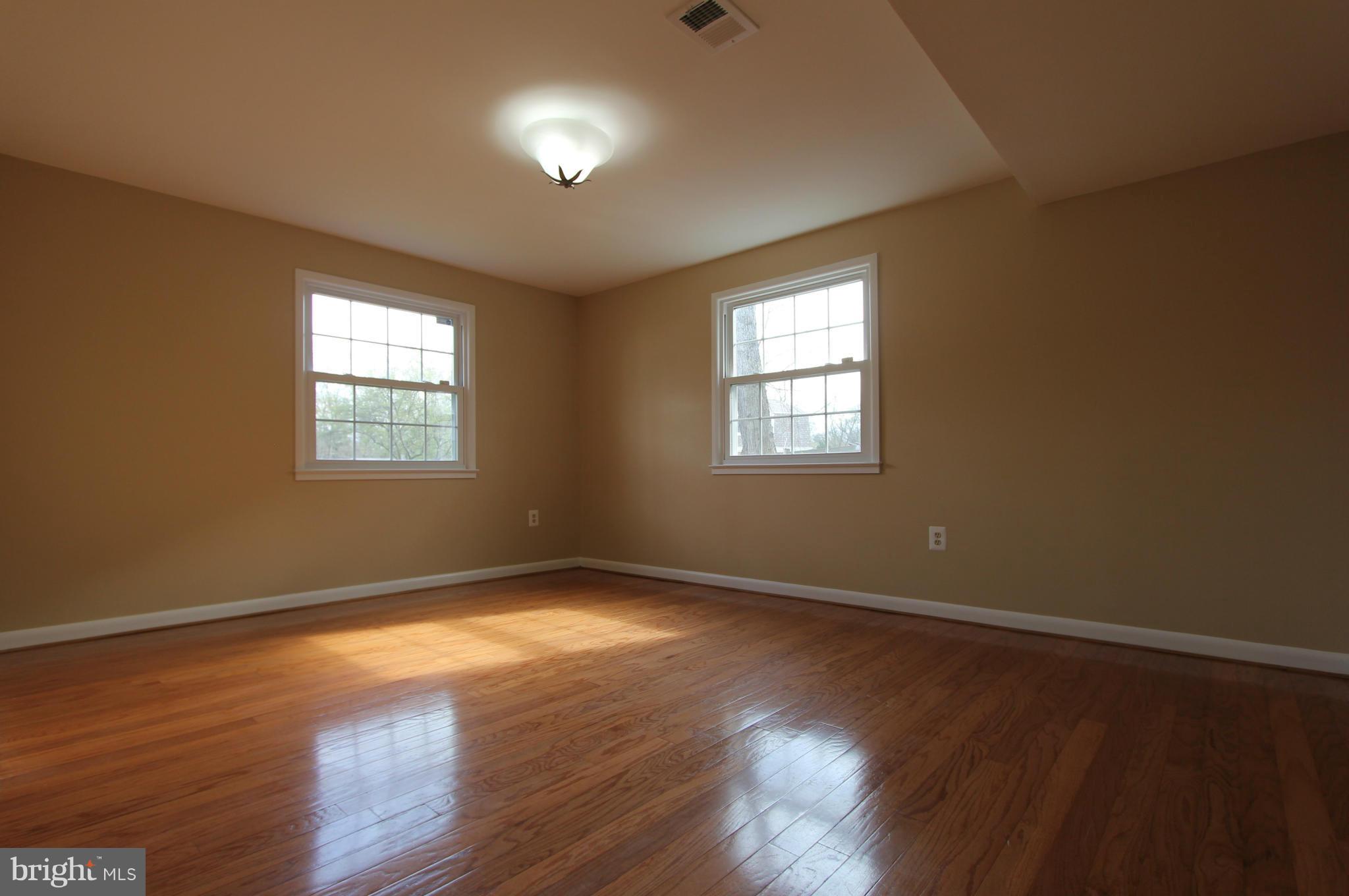 4900 Kaye Road Woodbridge, VA 22193 - Photo 26 of 30 Basement legal BR 5 w/ hardwoods