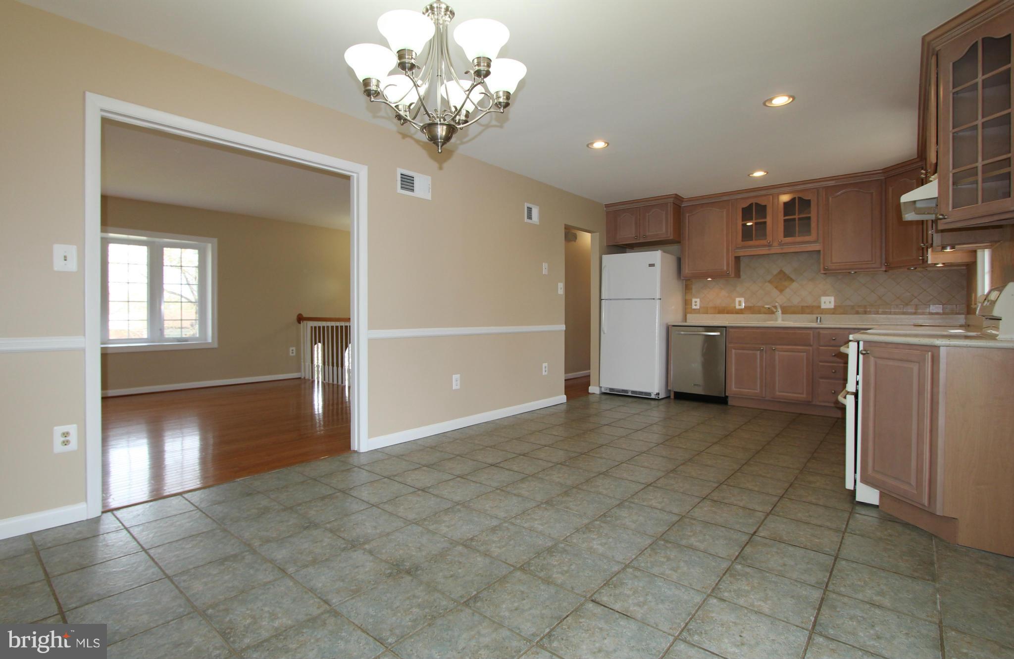 4900 Kaye Road Woodbridge, VA 22193 - Photo 7 of 30 DR w/ door to deck, chair rail