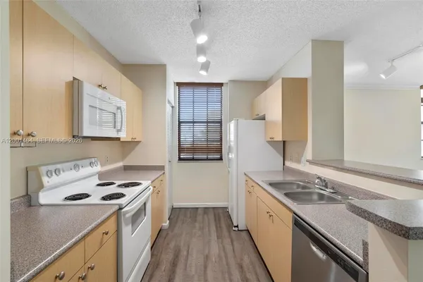 $2,750 | 1919 Van Buren Street, Unit 417A, Hollywood, FL 33020