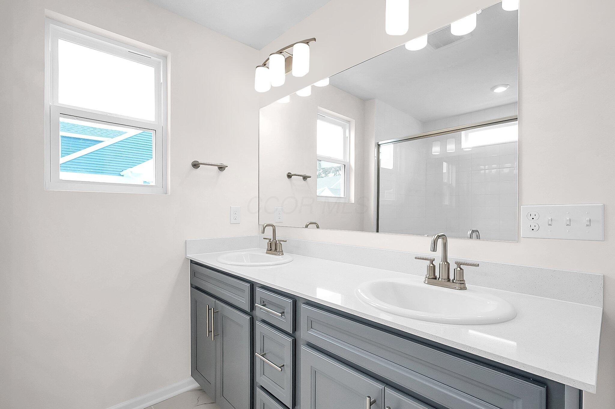 6582 Wheatly Road, Unit 601 New Albany, OH 43054 - Photo 18 of 33 Master full bath