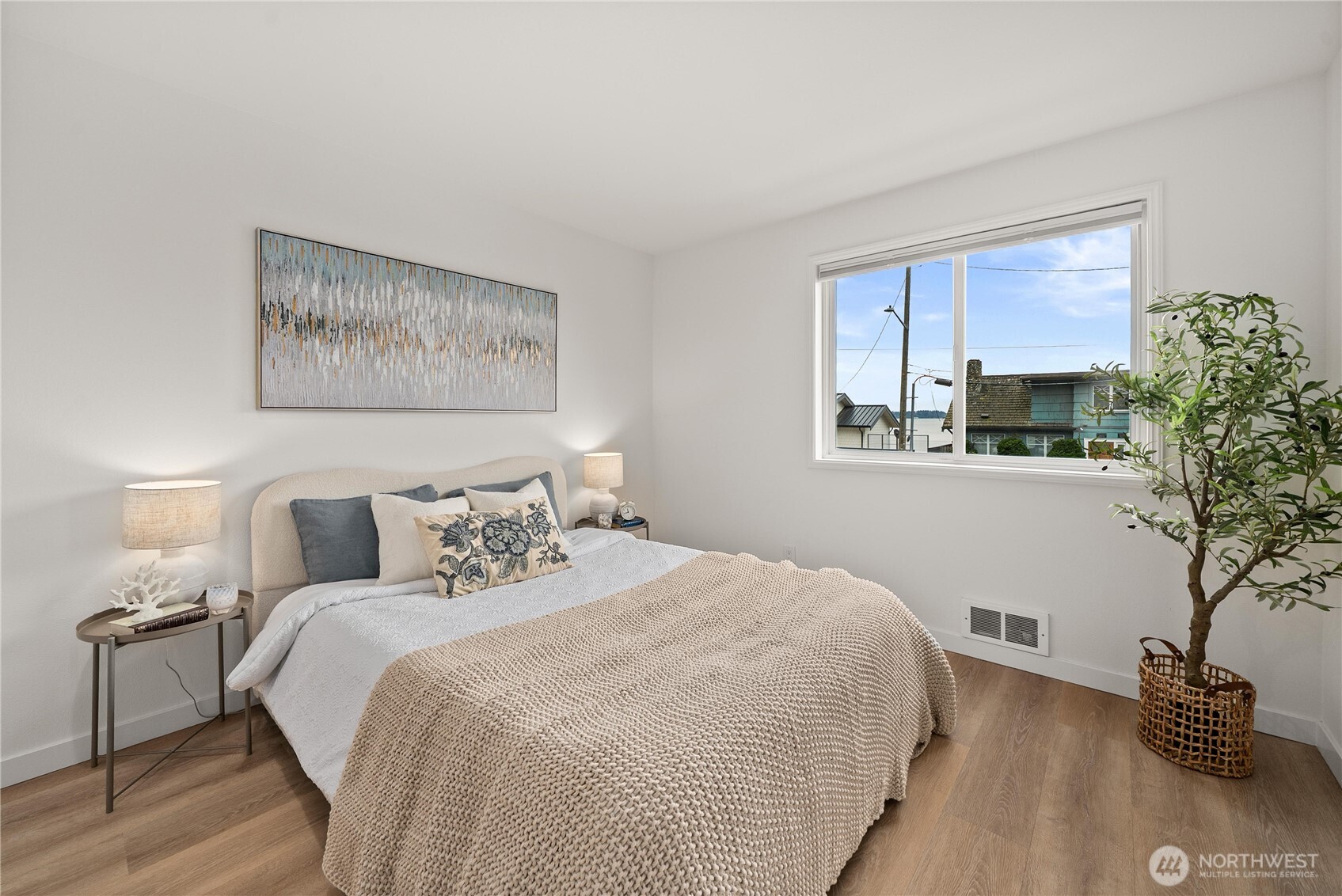4226 Beach Drive Southwest, Unit 102 Seattle, WA 98116 - Photo 10 of 20 a bedroom with a bed and a window