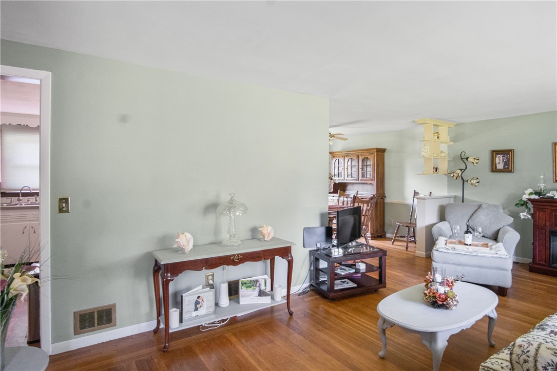 144 Douglas Road Warwick, RI 02886 - Photo 4 of 25