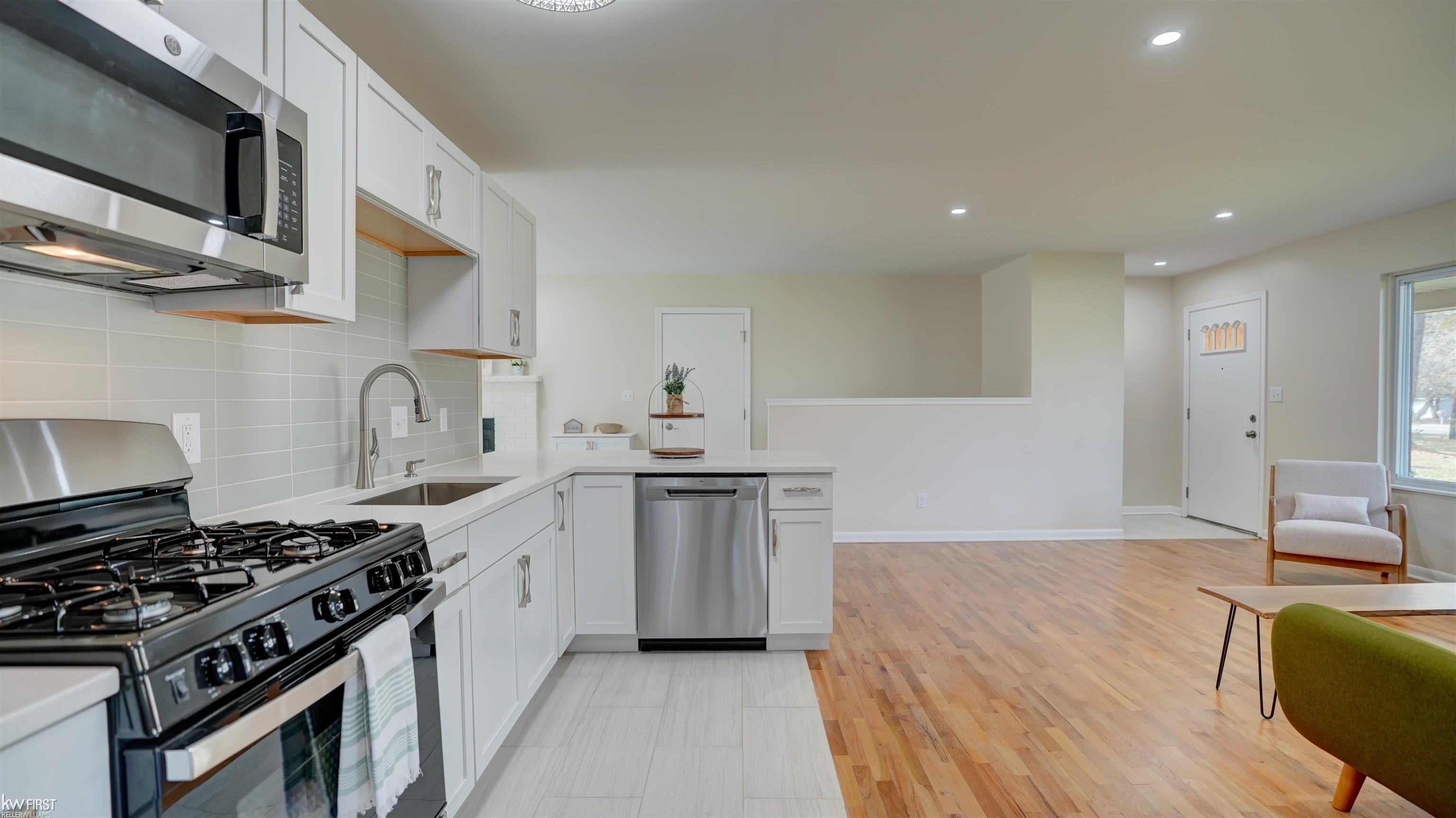 8072 Davison Road Davison, MI 48423 - Photo 10 of 36 50159987-7947d7e3-3fd4-4d4d-a89e-f5a159731eb1.JPG