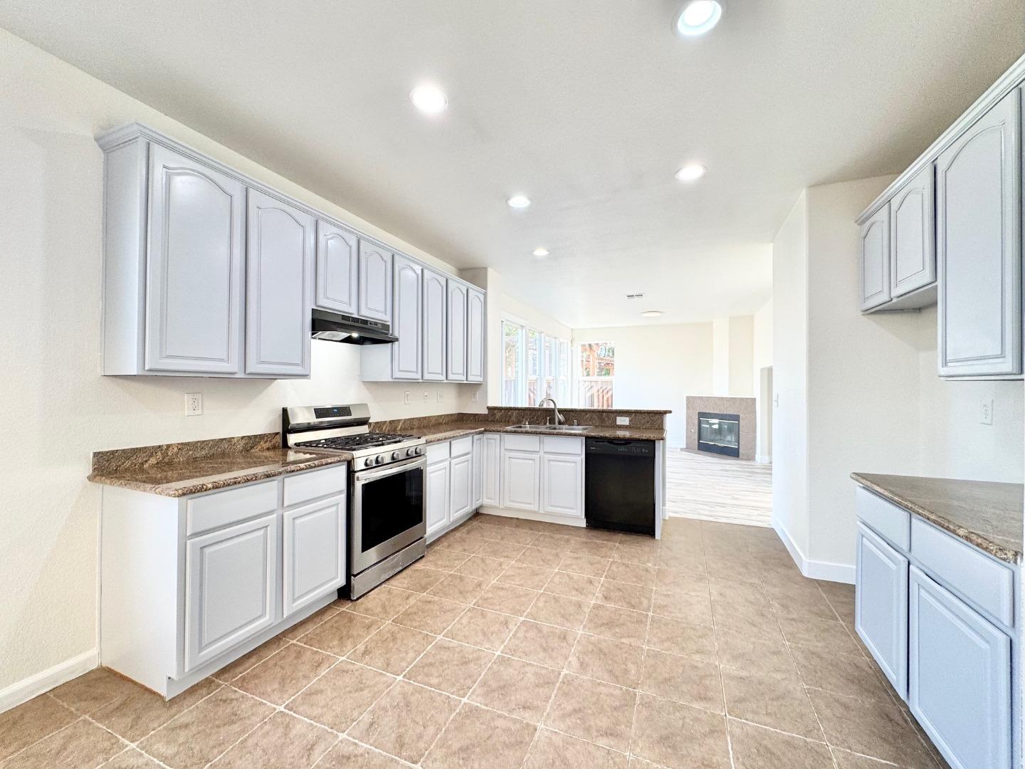 544 Rockingham Court Tracy, CA 95376 - Photo 9 of 28