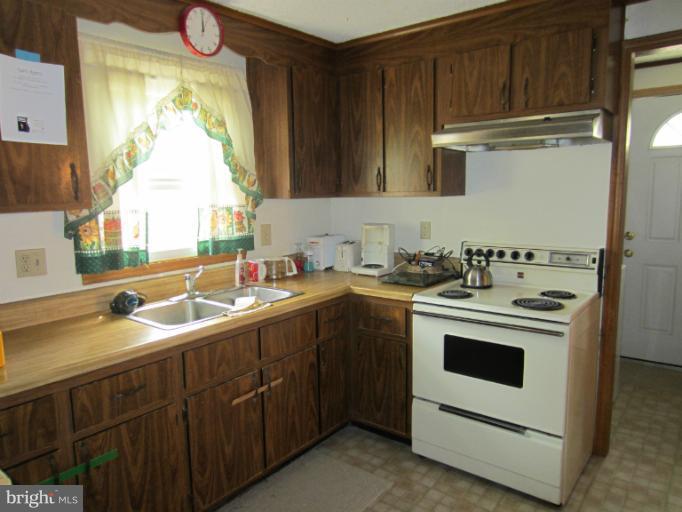 32 Ridge Road Stafford, VA 22556 - Photo 6 of 9 Kitchen