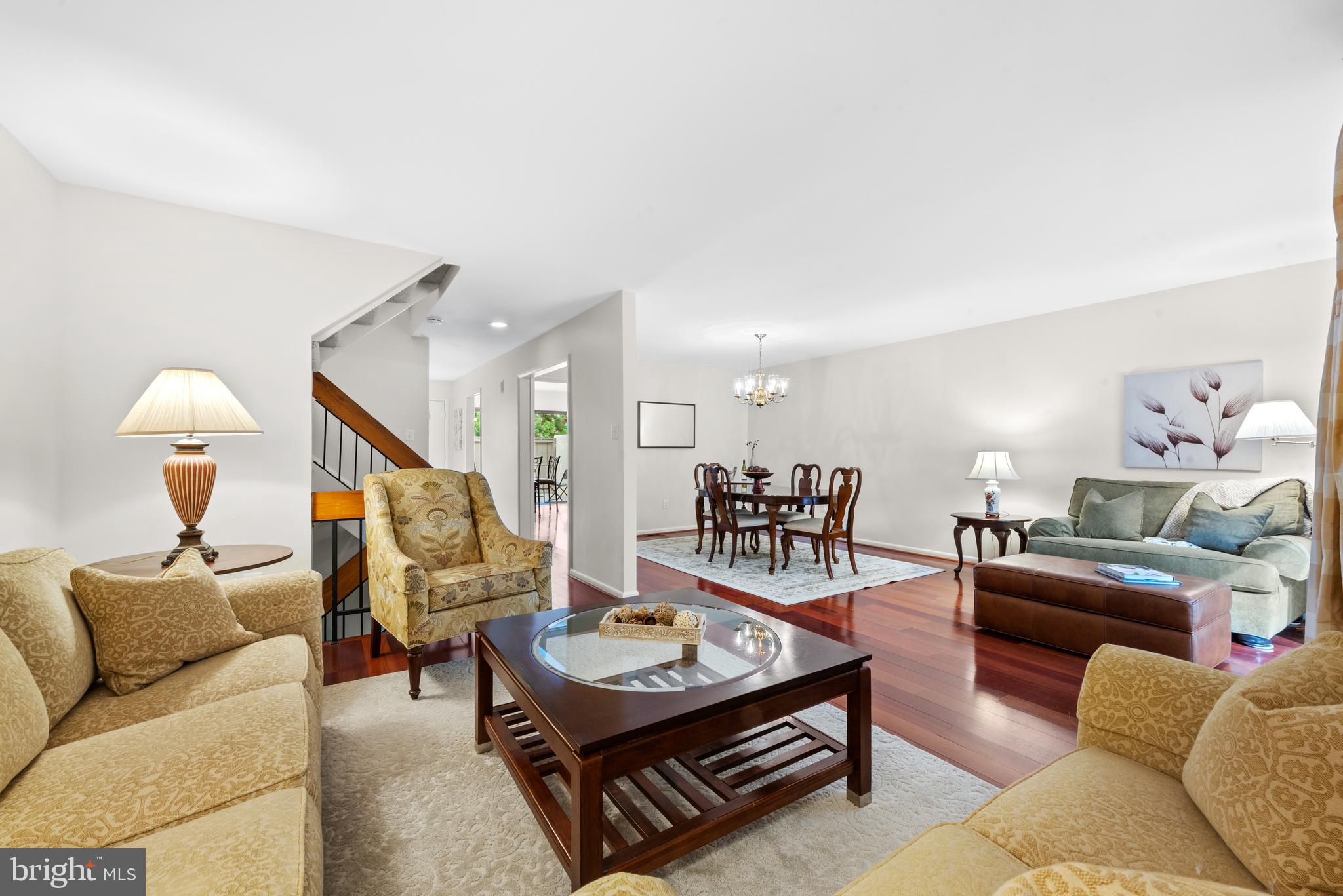 11711 Newbridge Court Reston, VA 20191 - Photo 20 of 37 a living room with furniture and a lamp