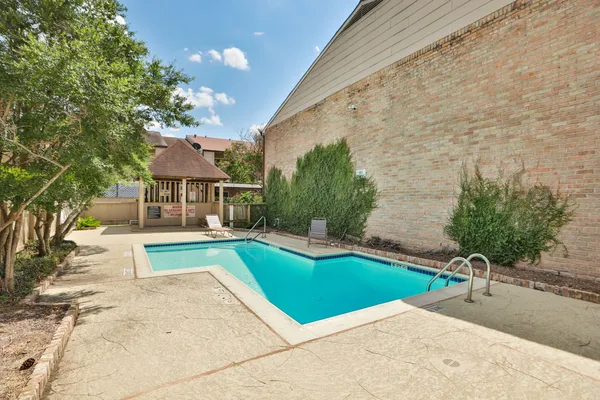 $1,150 | 2100 Wilcrest Drive, Unit 127, Houston, TX 77077