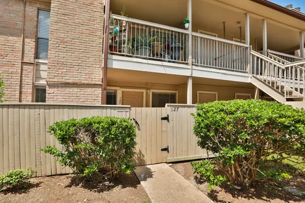 $1,150 | 2100 Wilcrest Drive, Unit 127, Houston, TX 77077