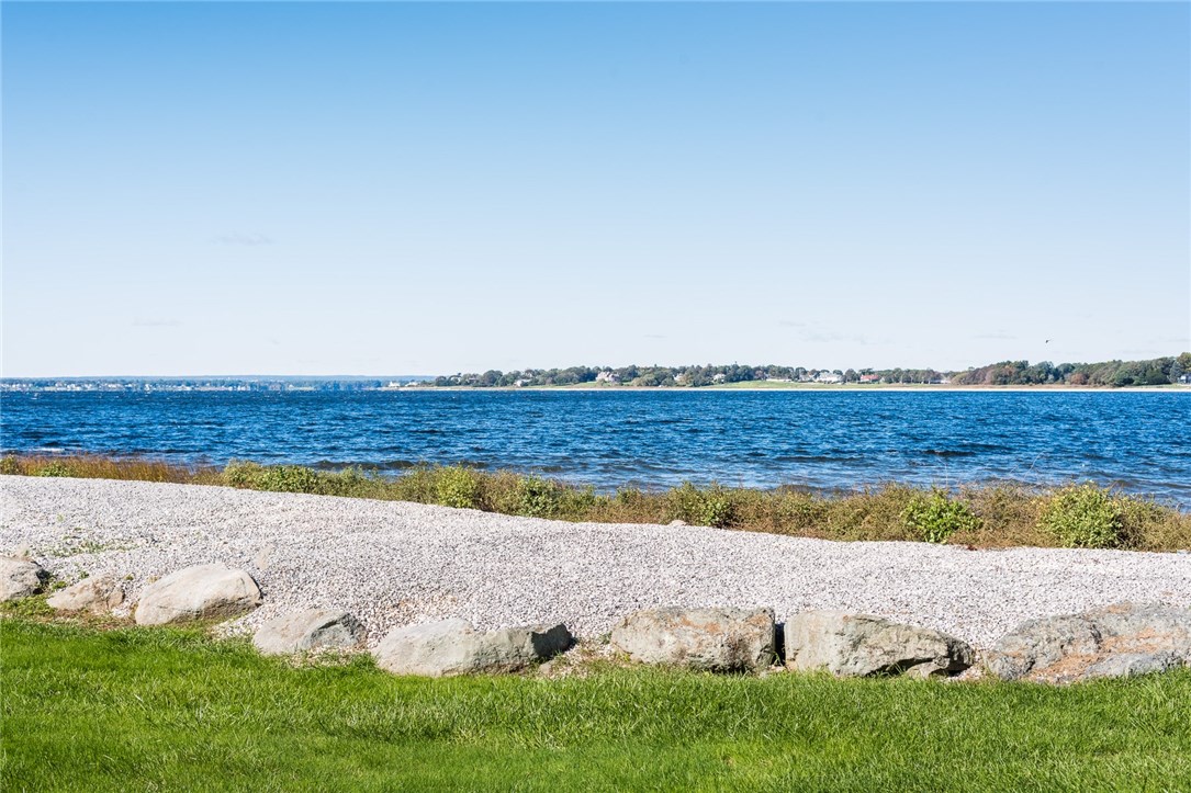 305 Rumstick Road Barrington, RI 02806 - Photo 4 of 39