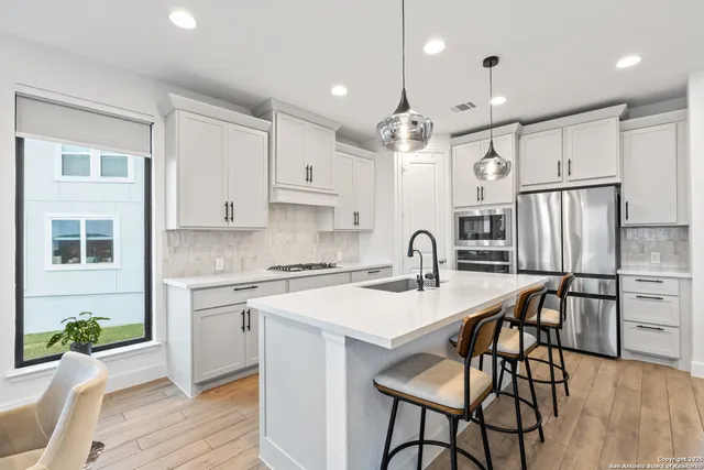 $3,795 | 250 Navarro, Boerne, TX 78006