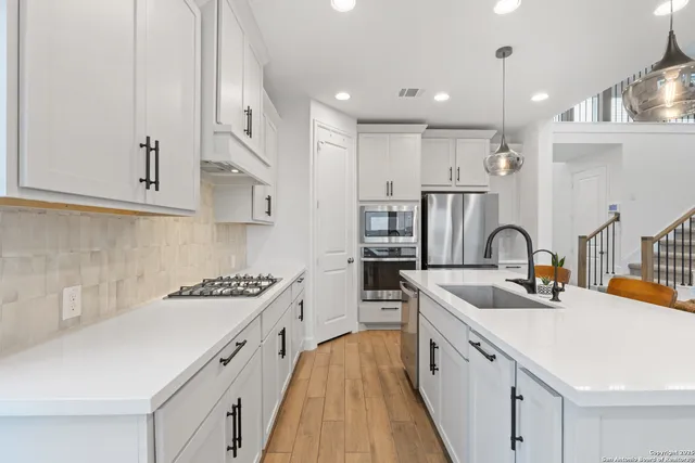 $3,795 | 250 Navarro, Boerne, TX 78006