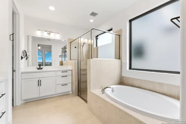 $3,795 | 250 Navarro, Boerne, TX 78006