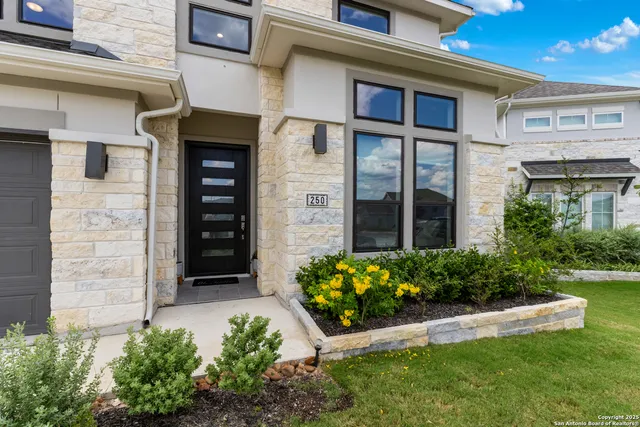$3,795 | 250 Navarro, Boerne, TX 78006