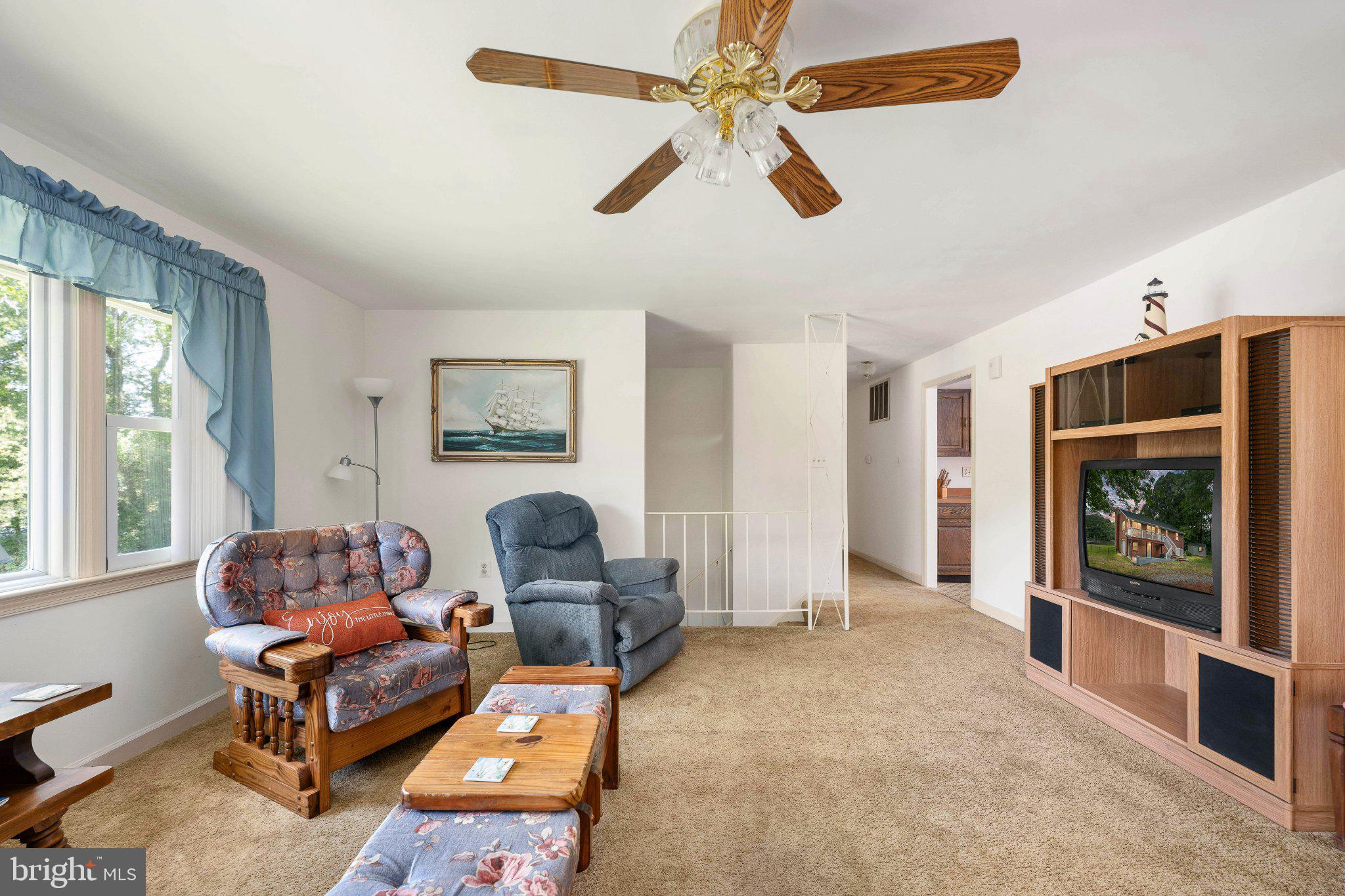 279 Harbor Drive Reedville, VA 22539 - Photo 27 of 97 Cozy living space with natural light.