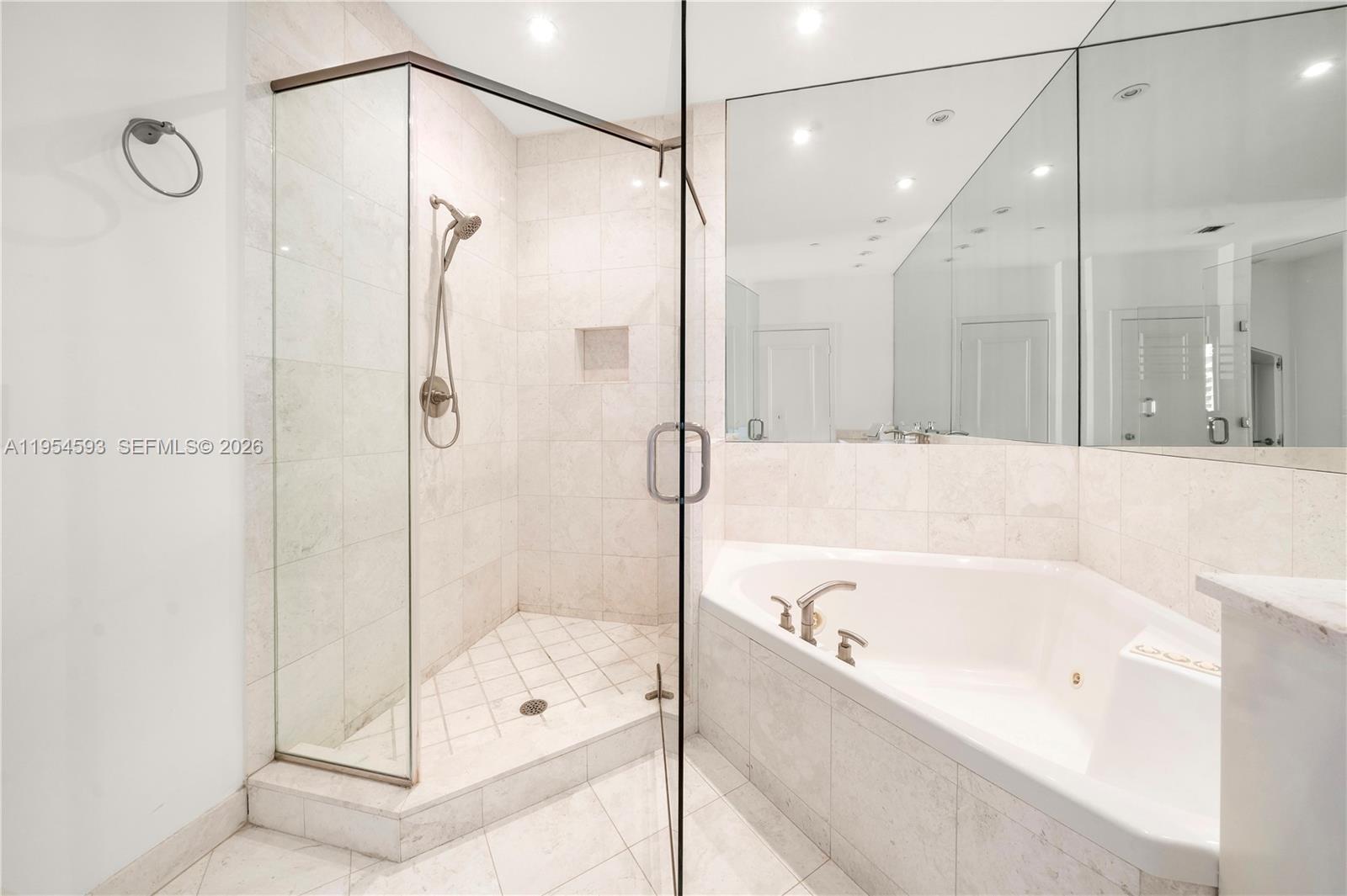 901 Brickell Key Boulevard, Unit 3706 Miami, FL 33131 - Photo 16 of 27