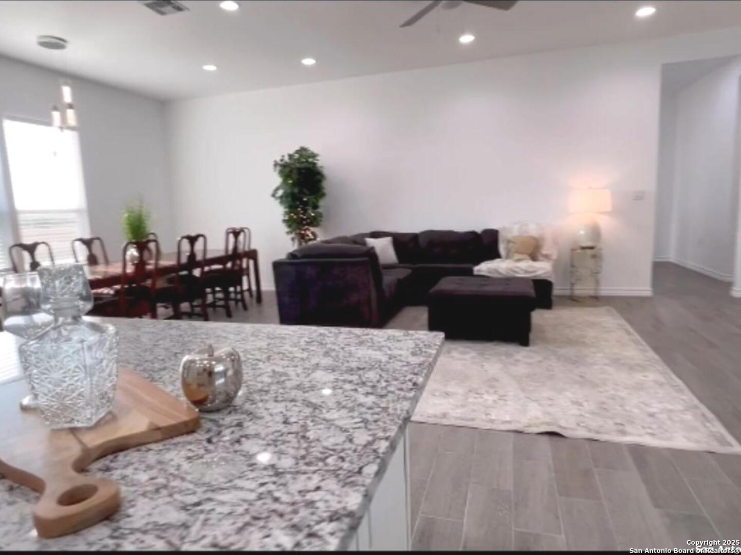 97 Berwick Road Victoria, TX 77904 - Photo 8 of 35 a living room with furniture