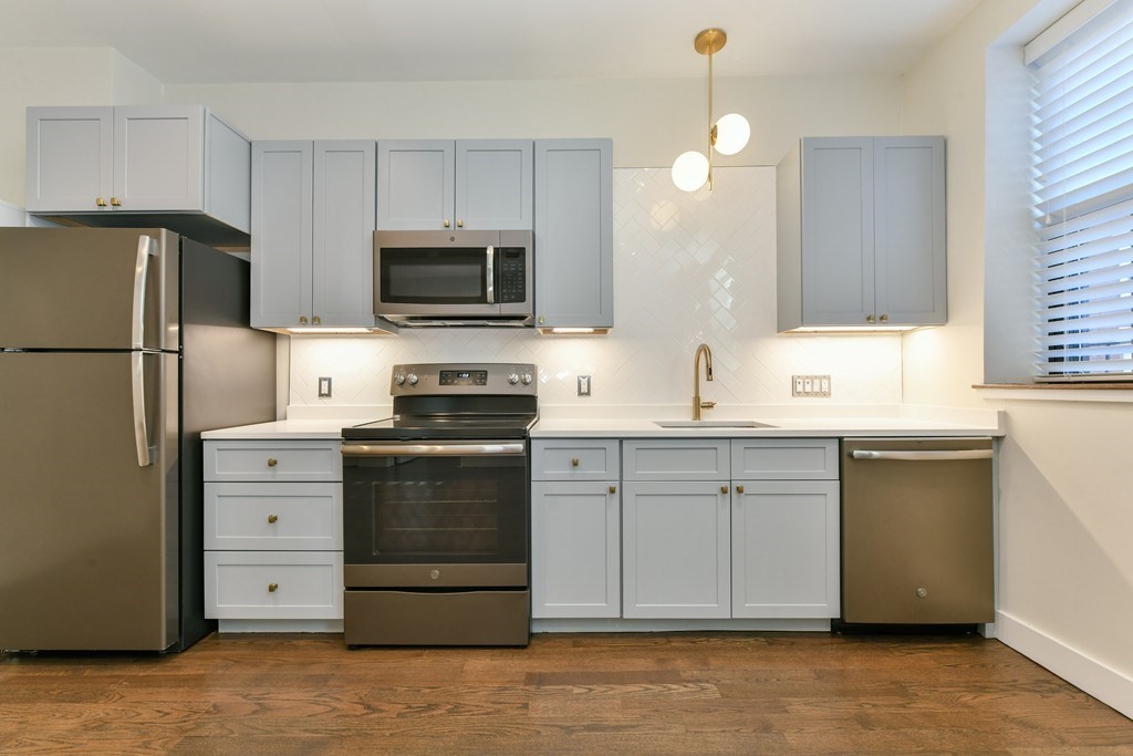40 Fleet Street, Unit 3 Boston, MA 02113 - Photo 1 of 7