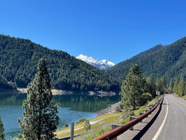 2525 Kinney Creek Road Jacksonville, OR 97530 - Photo 38 of 38 a view of a lake from a balcony