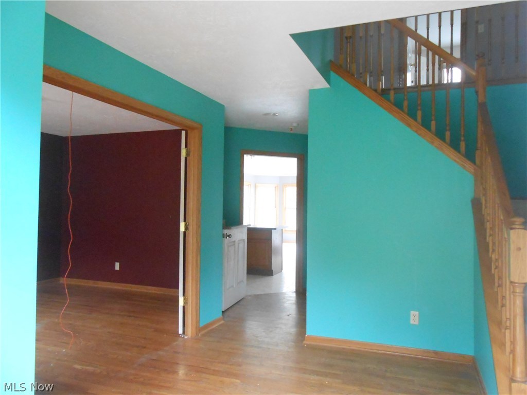 520 Wall Road Wadsworth, OH 44281 - Photo 2 of 31 Foyer