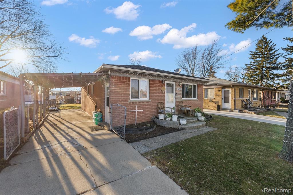 32209 Ruehle Avenue Warren, MI 48093 - Photo 4 of 33