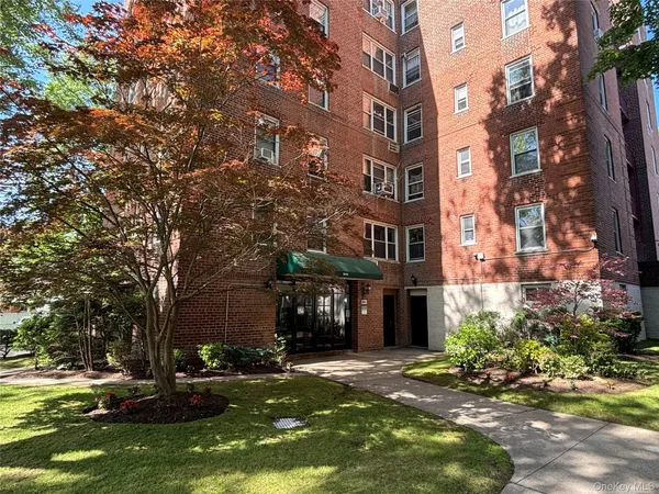 $358,000 | 28-02 Parsons Boulevard, Unit 1E | Flushing