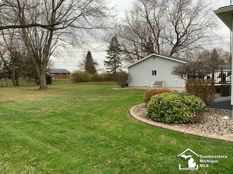 299 Lasalle Road Monroe, MI 48162 - Photo 13 of 14 room to roam with nice landscaping